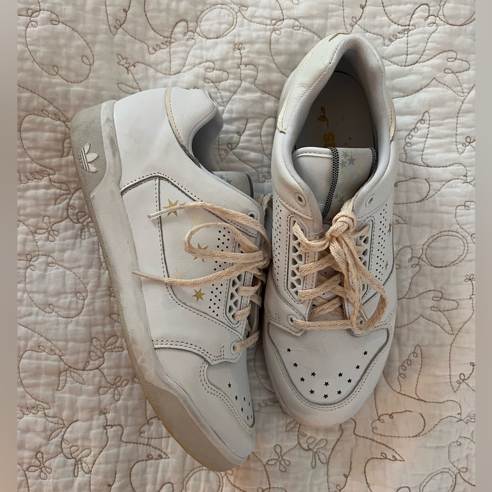 Adidas sneakers 7.5